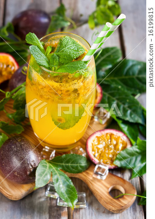 Passionfruit lemonade Passionfruit lemonade 16199815
