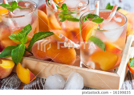 Peach lemonade 16199835