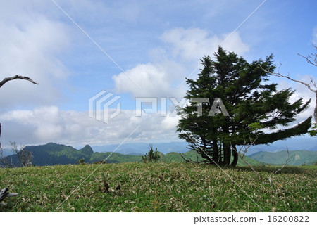 Inamuragatake from the top of Yamagogagake mountain 16200822