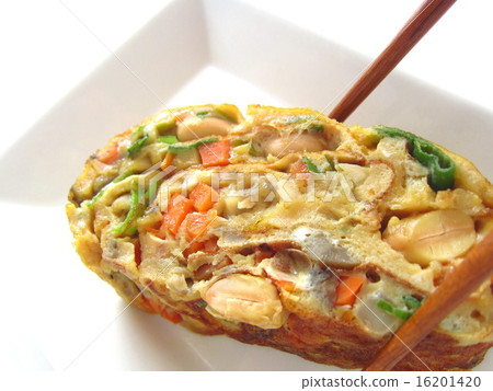 Delicious omelet with plenty of soy and vegetables 16201420