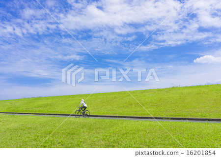 Women who cycling 16201854