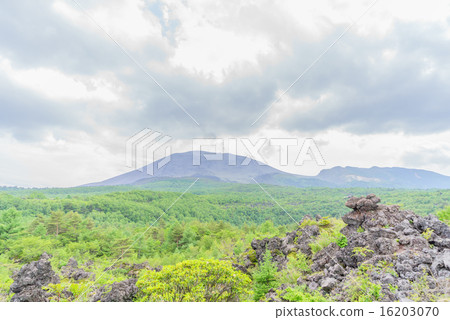 Scenery of Mt. Asama seen from Onigamekaden 16203070