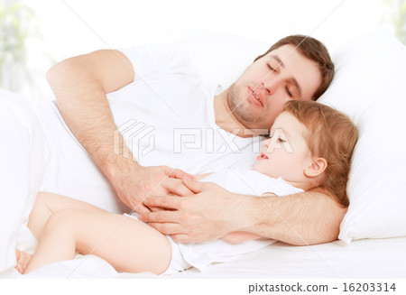 Happy family father and child baby sleeping in bed 16203314
