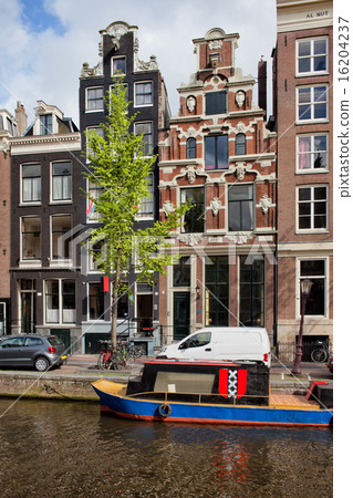 Traditional Canal Houses in Amsterdam 16204237