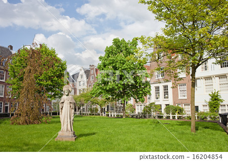 Begijnhof Courtyard in Amsterdam 16204854