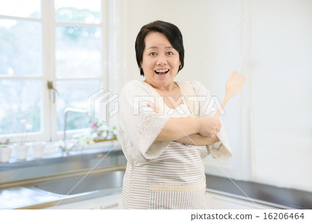 Pose collection of middle-aged women standing in the kitchen Pose collection of middle-aged women standing in the kitchen 16206464