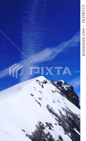 Titlis snow mountains peak vertical 16206515