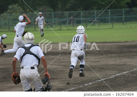 High School Baseball (Running!) 16207404