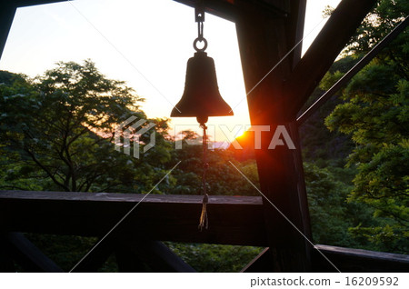 朝日和山上小屋的鐘聲 朝日和山上小屋的鐘聲 16209592