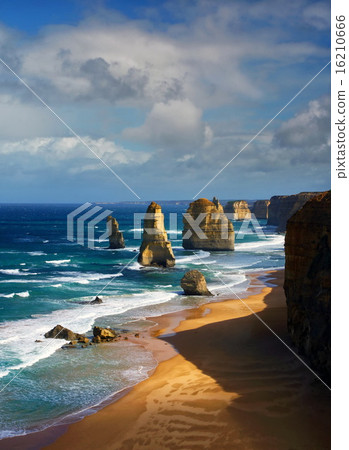twelve apostles 16210666