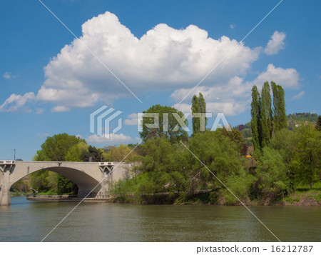 River Po Turin 16212787