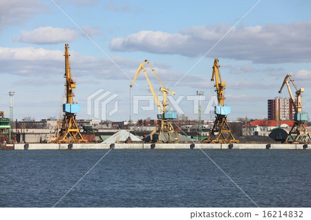 Dock with cranes 16214832