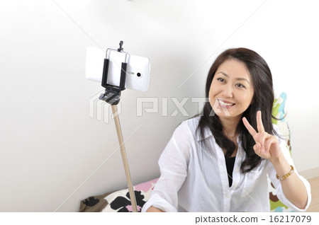 日本女性自我射擊並做自我保護 16217079