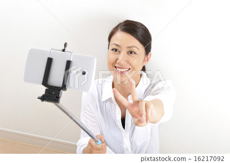 日本女性自我射擊並做自我保護 16217092