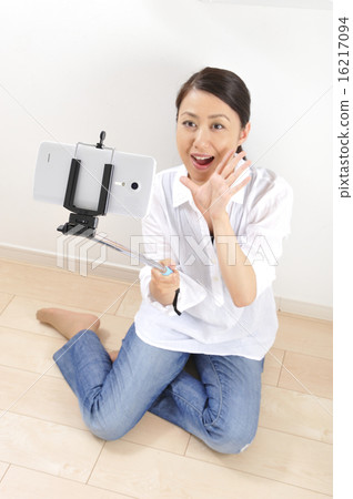 日本女性自我射擊並做自我保護 16217094