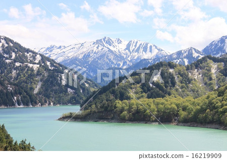Tateyama山峰五月和Dam湖風景 Tateyama山峰五月和Dam湖風景 16219909