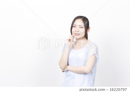 A woman with a natural body pose 16220797