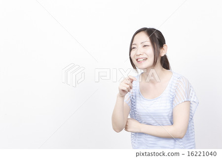 A woman with a natural body pose A woman with a natural body pose 16221040