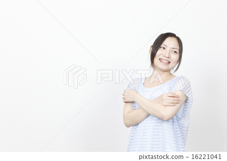 有自然身體姿勢的一名婦女 有自然身體姿勢的一名婦女 16221041