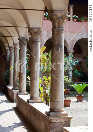 Gallery. Columns . Rome. Italy Gallery. Columns . Rome. Italy 16221581