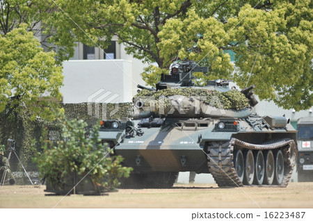 地面自衛隊駐軍區一般公開展培訓74坦克 16223487
