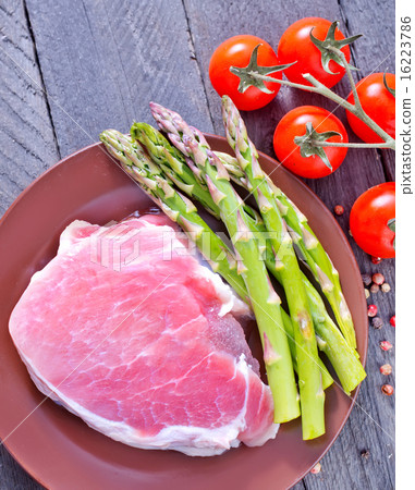 raw meat and asparagus 16223786