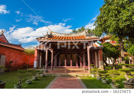 台灣台南孔廟的梅林朵 16225673