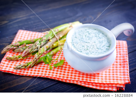 asparagus soup 16228884