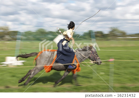 Archery from horse-riding by kimono, Fumigahama 16231432