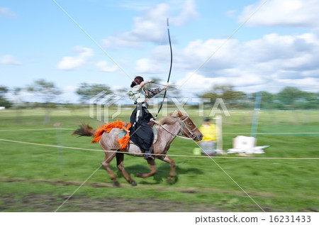 Archery from horse-riding by kimono, Fumigahama 16231433