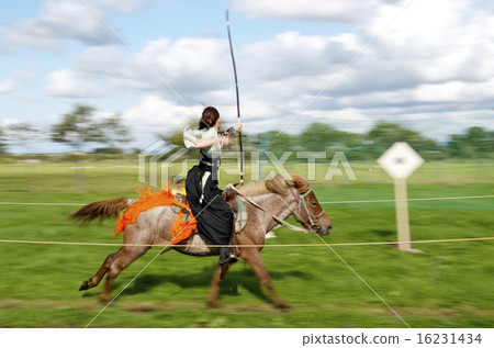 Archery from horse-riding by kimono, Fumigahama 16231434