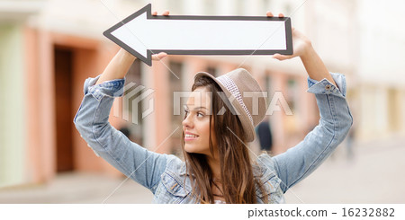 girl showing direction with arrow in the city 16232882