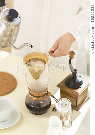 Women's wearing coffee Women's wearing coffee 16235032