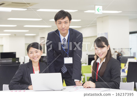 Office and men Office and men 16237395