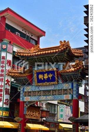 Yokohama Chinatown Yonemon gate 16243862