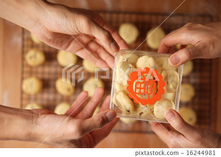 Baking cookies for auspicious reasons Baking cookies for auspicious reasons 16244981