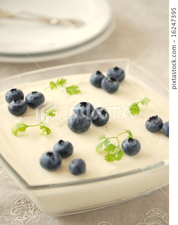Blueberry rare cheese (vertical position) 16247395