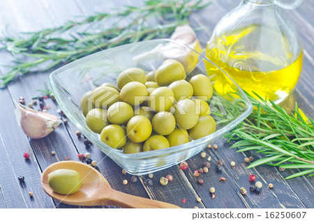 green olives 16250607