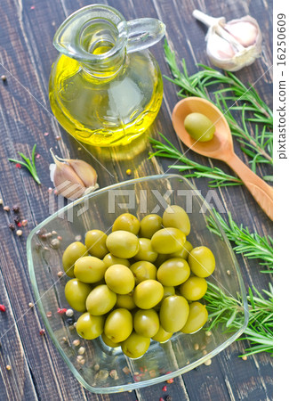 green olives 16250609
