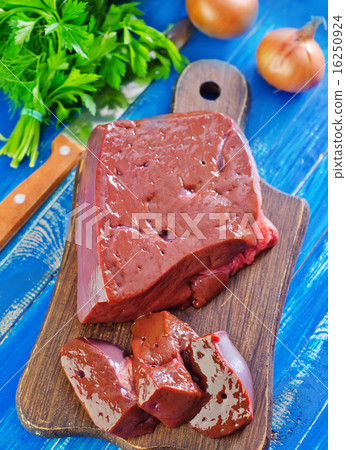 raw liver 16250924