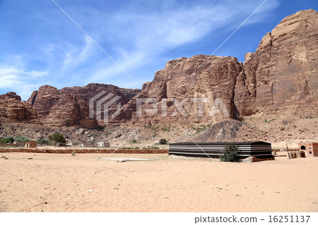Mountains of Wadi Rum Desert in southern Jordan 16251137
