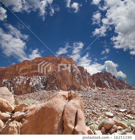 Mountains of Wadi Rum Desert in southern Jordan 16251190