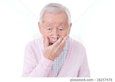 Senior to put your hands on your mouth Senior to put your hands on your mouth 16257478