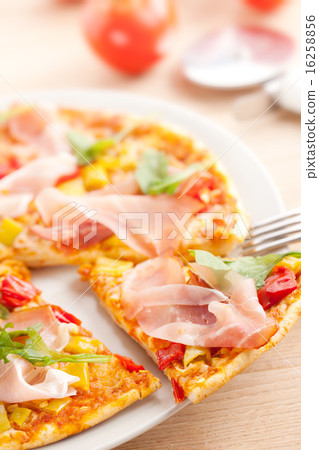 pizza on plate 16258856