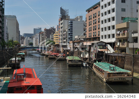 從Yanagibashi和居住船看的神田河的造船廠 16264348