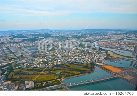 "Naha's townscape" I looked at from the sky (Okinawa prefecture Naha city) "Naha's townscape" I looked at from the sky (Okinawa prefecture Naha city) 16264706