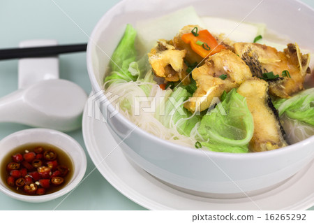 Fried fish rice noodle soup Fried fish rice noodle soup 16265292
