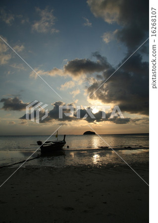 Sunrise at Lipe island, Thailand 16268107
