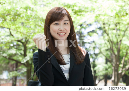 女商人室外膽量姿勢 女商人室外膽量姿勢 16272089