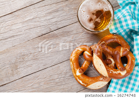 Beer mug and pretzel 16274748